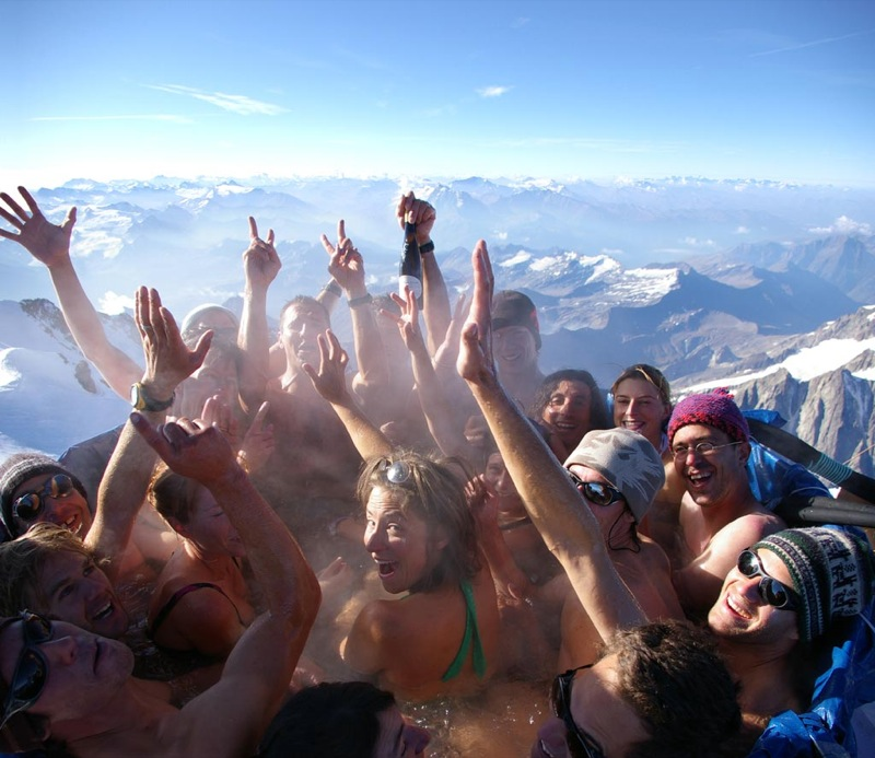 Illustration for article titled Mont Blanc Jacuzzi Party at 15,711 Feet Was Low on Oxygen, High on Booze